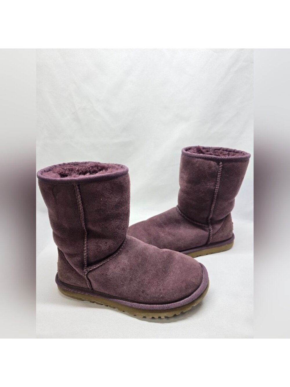 UGG F23112D Classic Short PURPLE Sheepskin Boots Women size 6- Stains